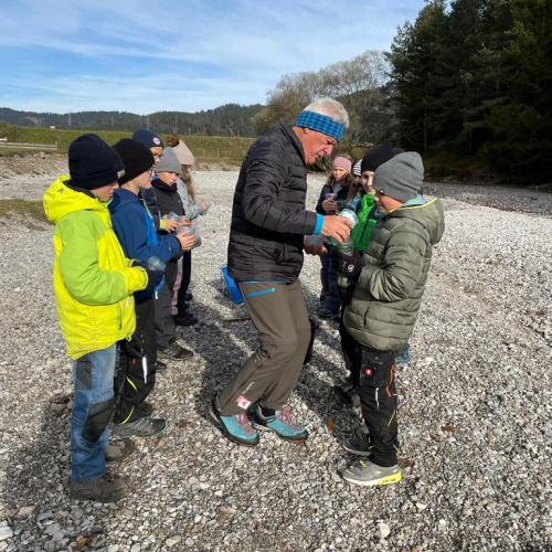 Foto der Kinder mit dem Element Wasser