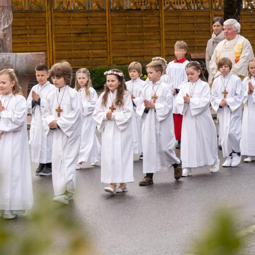 Einzug in die Kirche der Kinder