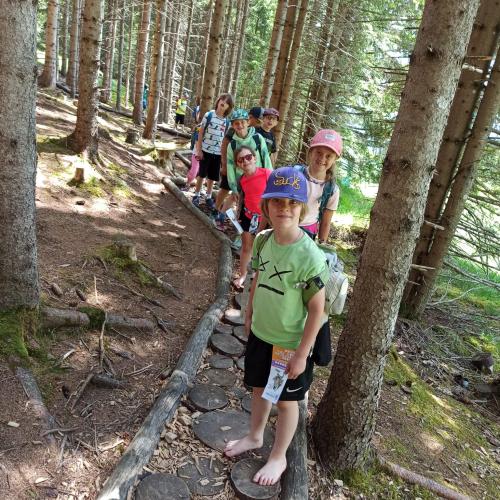 Kinder am Weg