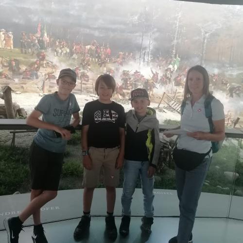 Kinder vor dem Panorama