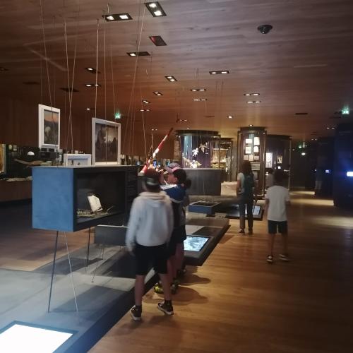 Kinder im Museum