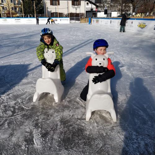 Kinder am Eislaufplatz