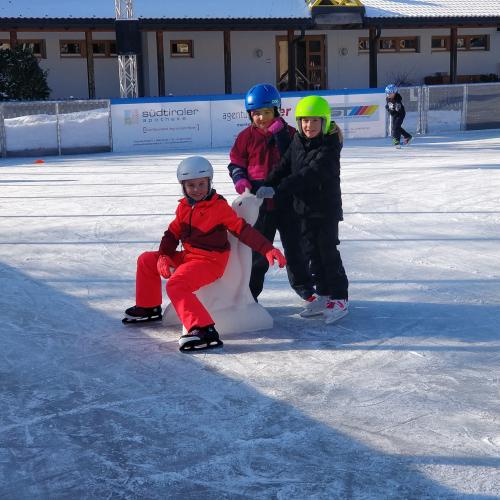 Kinder am Eislaufplatz