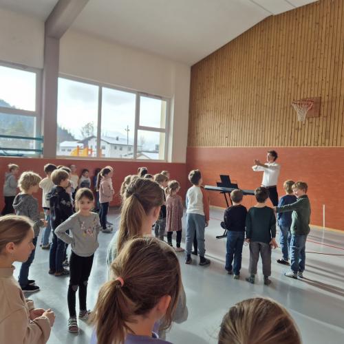 Singen in der Turnhalle