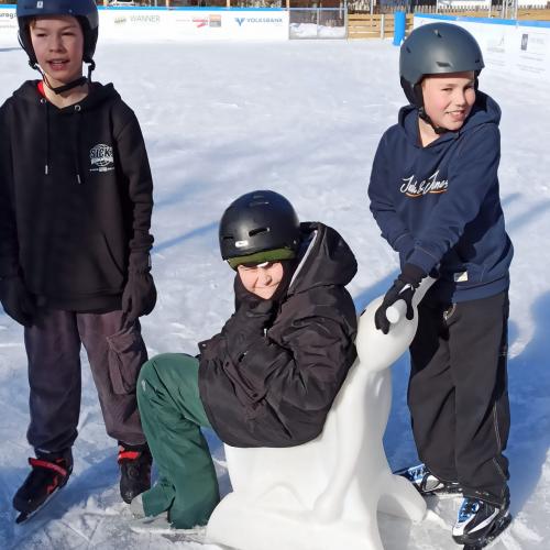 Kinder am Eislaufplatz