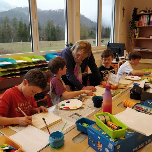Kinder beim Malen