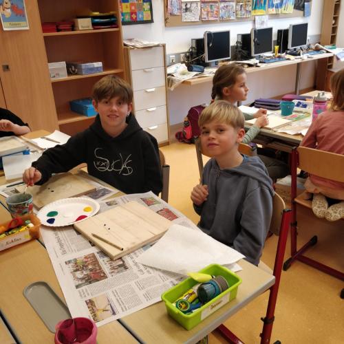 Kinder beim Malen