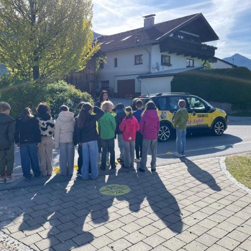 Vor dem Auto
