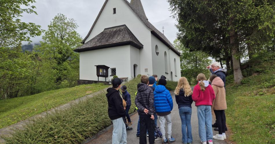 Vor der Ulrichskirche