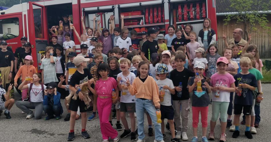 alle Kinder und die Feuerwehr