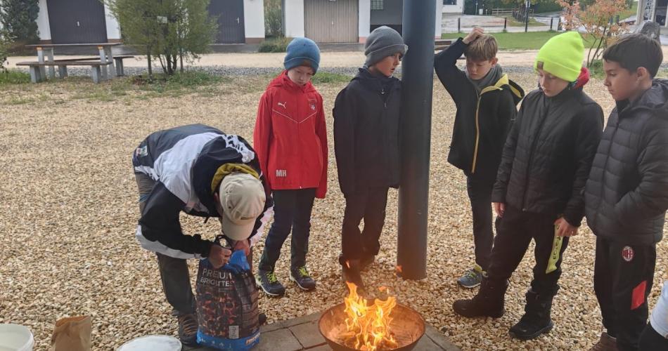 Wärmen am Feuer